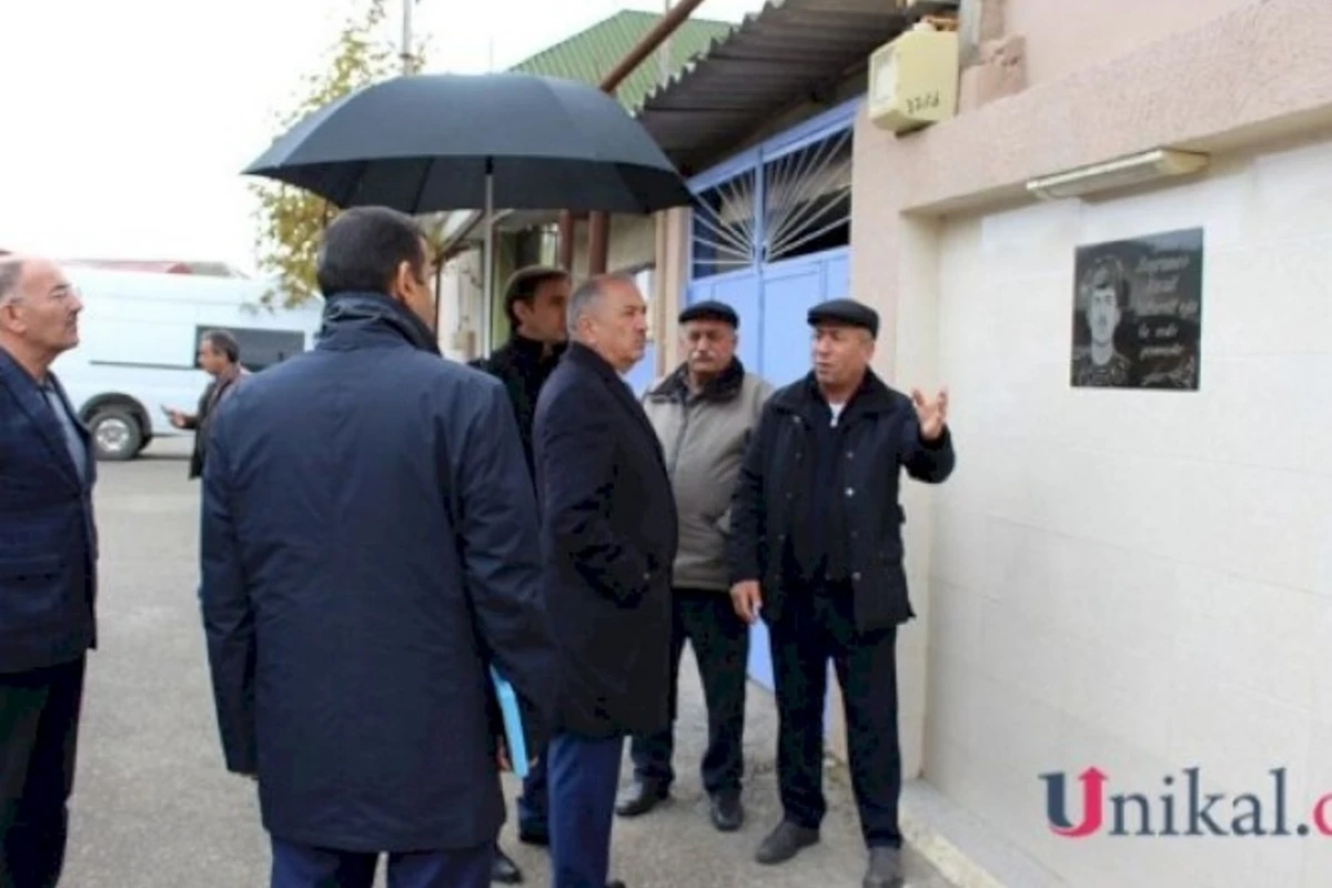 İcra başçısının bu görüntüsü tənqid olundu