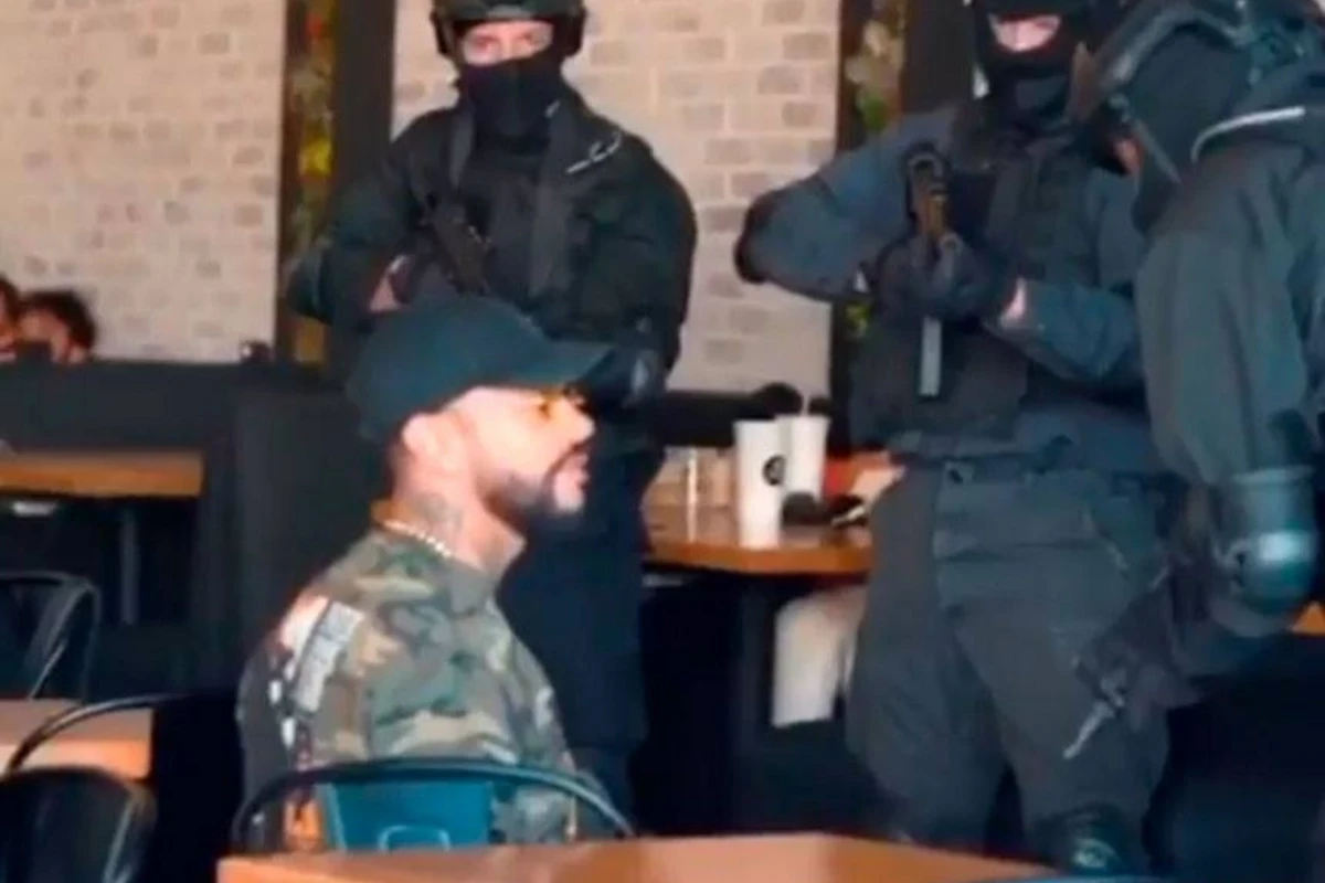 Лечь на пол! В США вооруженные люди задержали Тимати - ВИДЕО Лечь на пол! В США вооруженные люди задержали Тимати - ВИДЕО