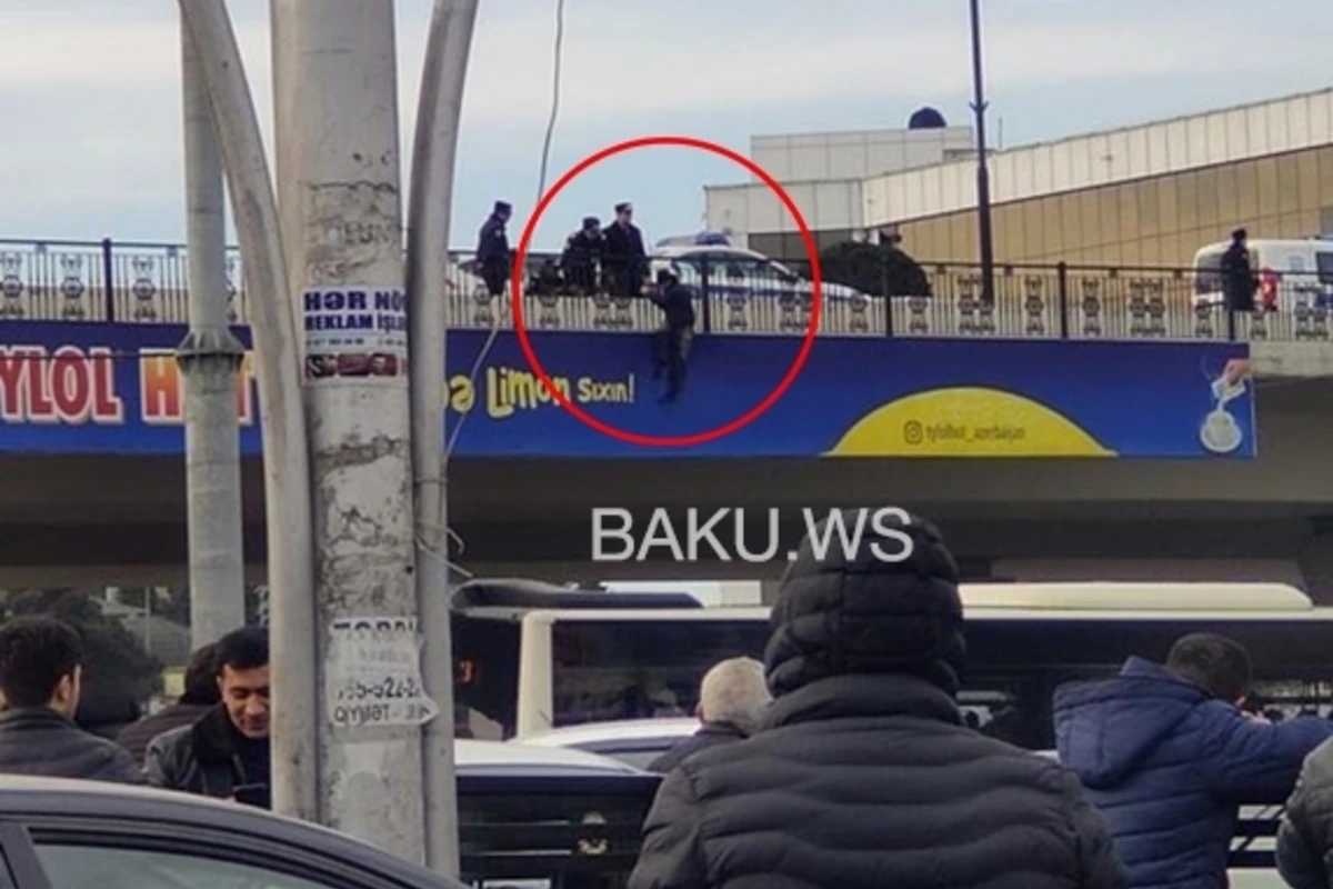 В Баку мужчина пытался броситься с моста - ВИДЕО