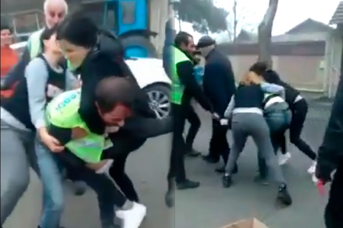 Azərbaycanda qadınlar küçənin ortasında kişini döyüb ağız-burnunu partlatdılar - VİDEO Azərbaycanda qadınlar küçənin ortasında kişini döyüb ağız-burnunu partlatdılar - VİDEO