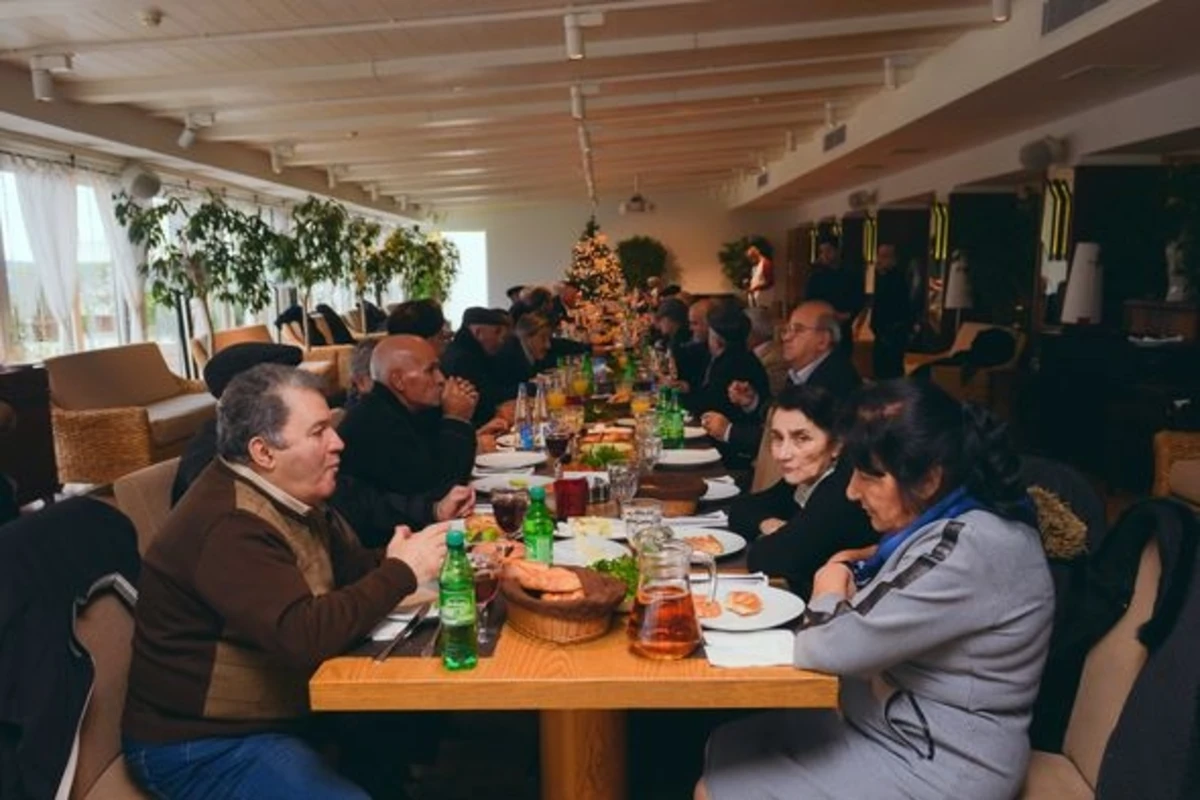Bakıda qocalar evinin sakinləri üçün Yeni il süfrəsi açıldı - FOTO
