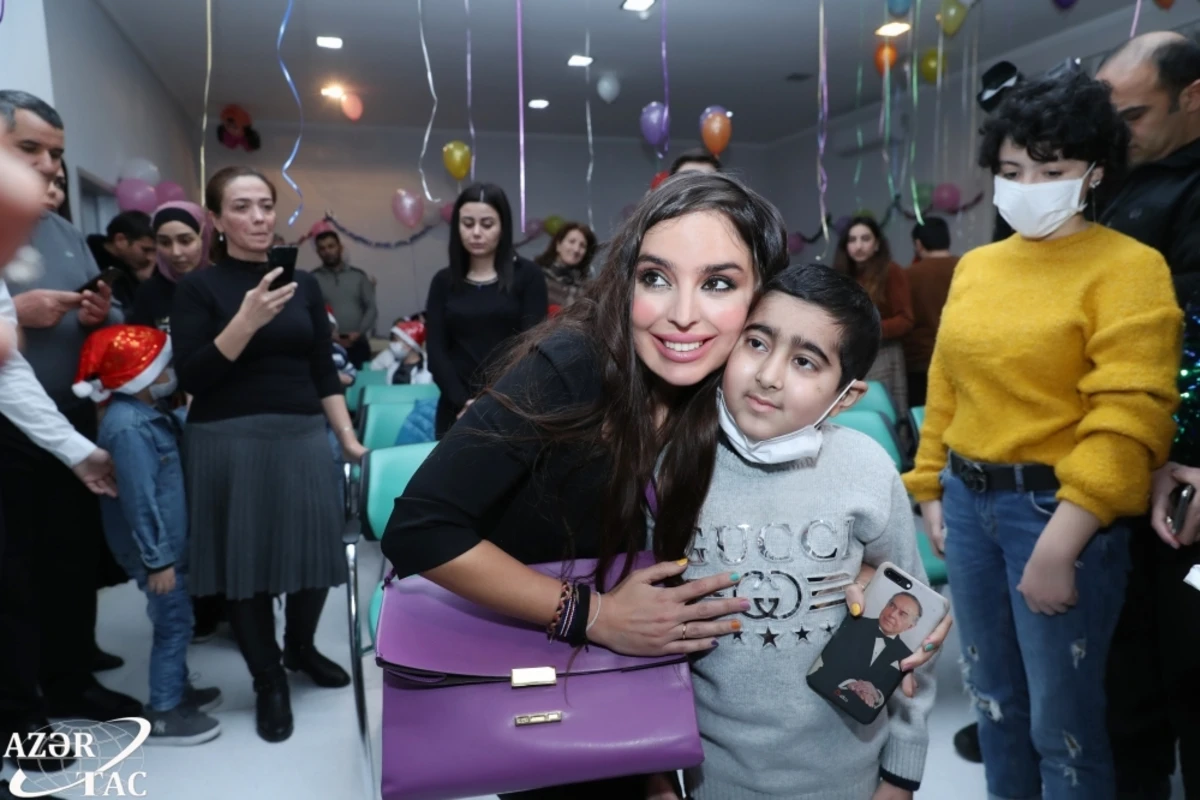 Leyla Əliyeva uşaqları sevindirdi - FOTO