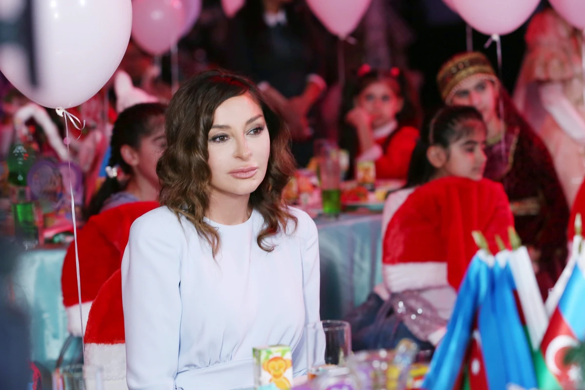 Mehriban Əliyeva Heydər Əliyev Fondunun uşaqlar üçün təşkil etdiyi bayram şənliyində - FOTO