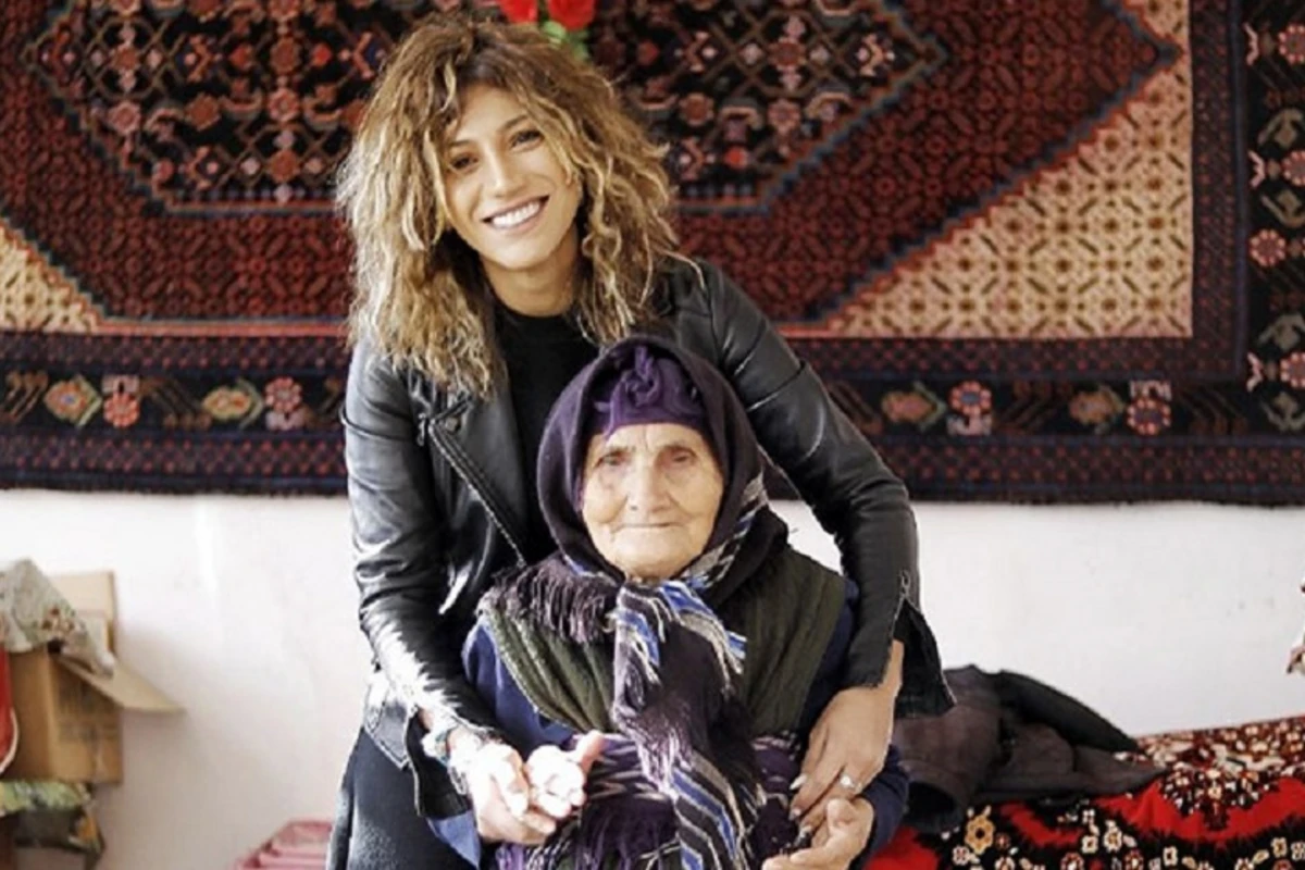 Röya Əsmər nənəyə ev tikdirəcək Röya Əsmər nənəyə ev tikdirəcək
