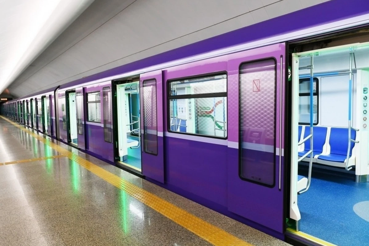 Bakıda metroda problem: Sərnişinlər qatardan boşaldılıb