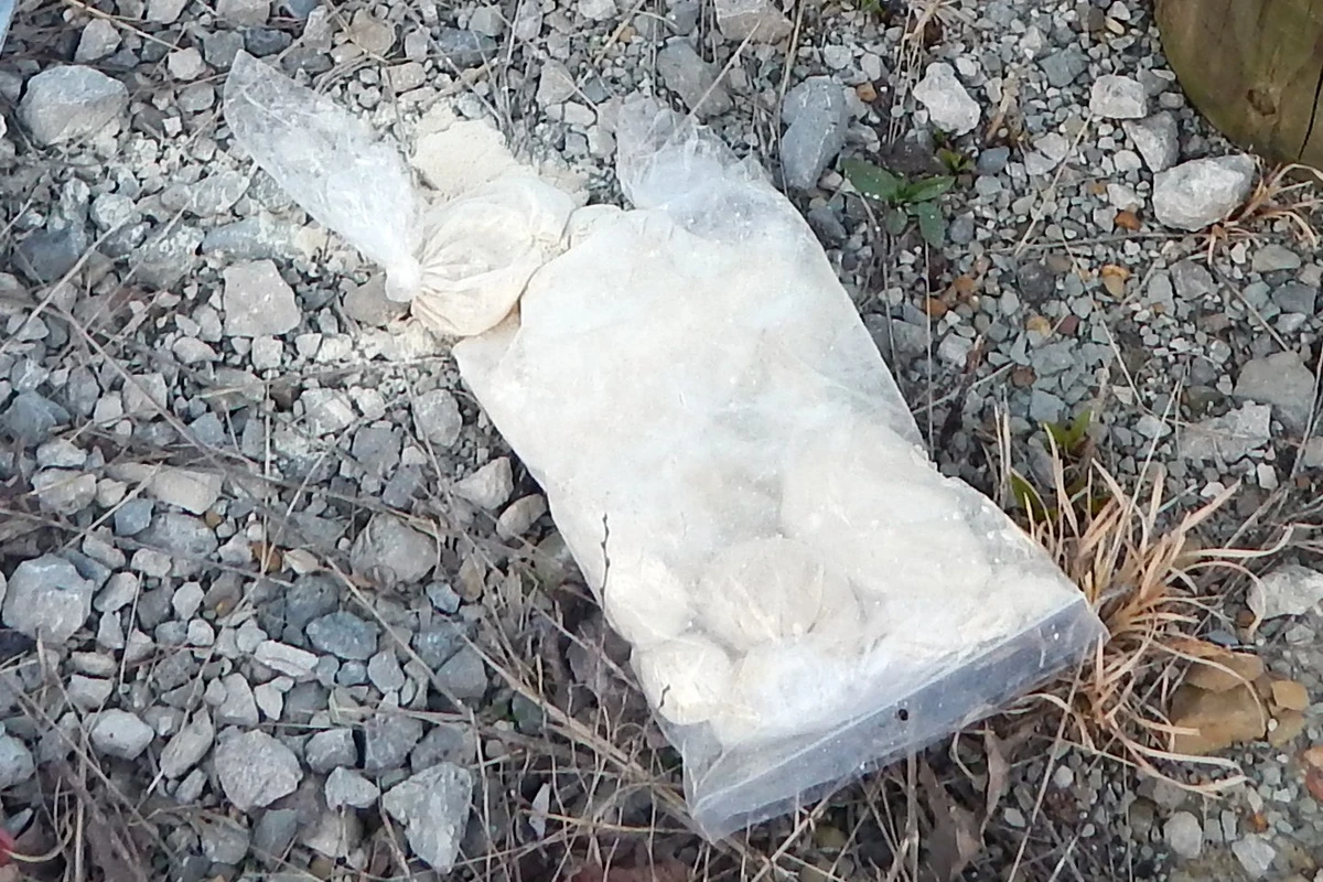 Bakıda yarımtikilidə gizlədilən 1 kiloqramdan artıq heroin aşkarlanıb