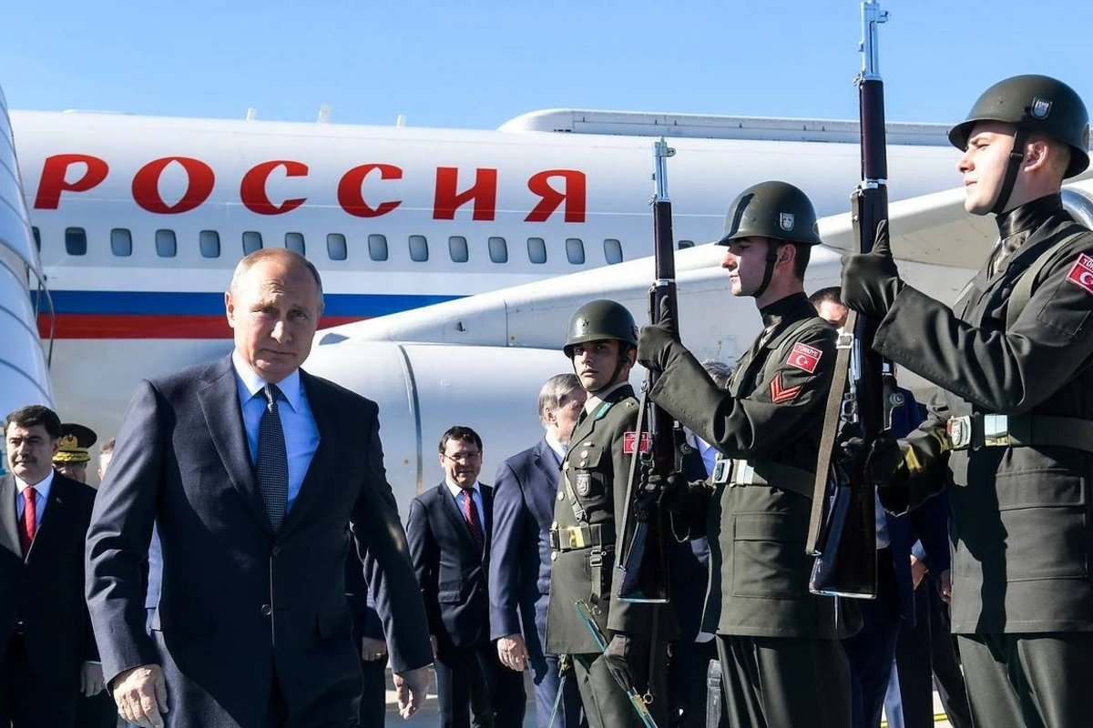 Putin İstanbula gedib Putin İstanbula gedib
