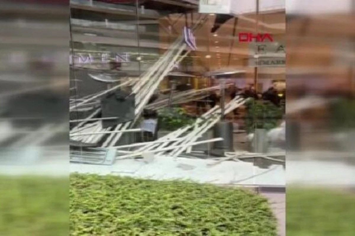 İstanbulda ticarət mərkəzinin tavanı çöküb, yaralılar var