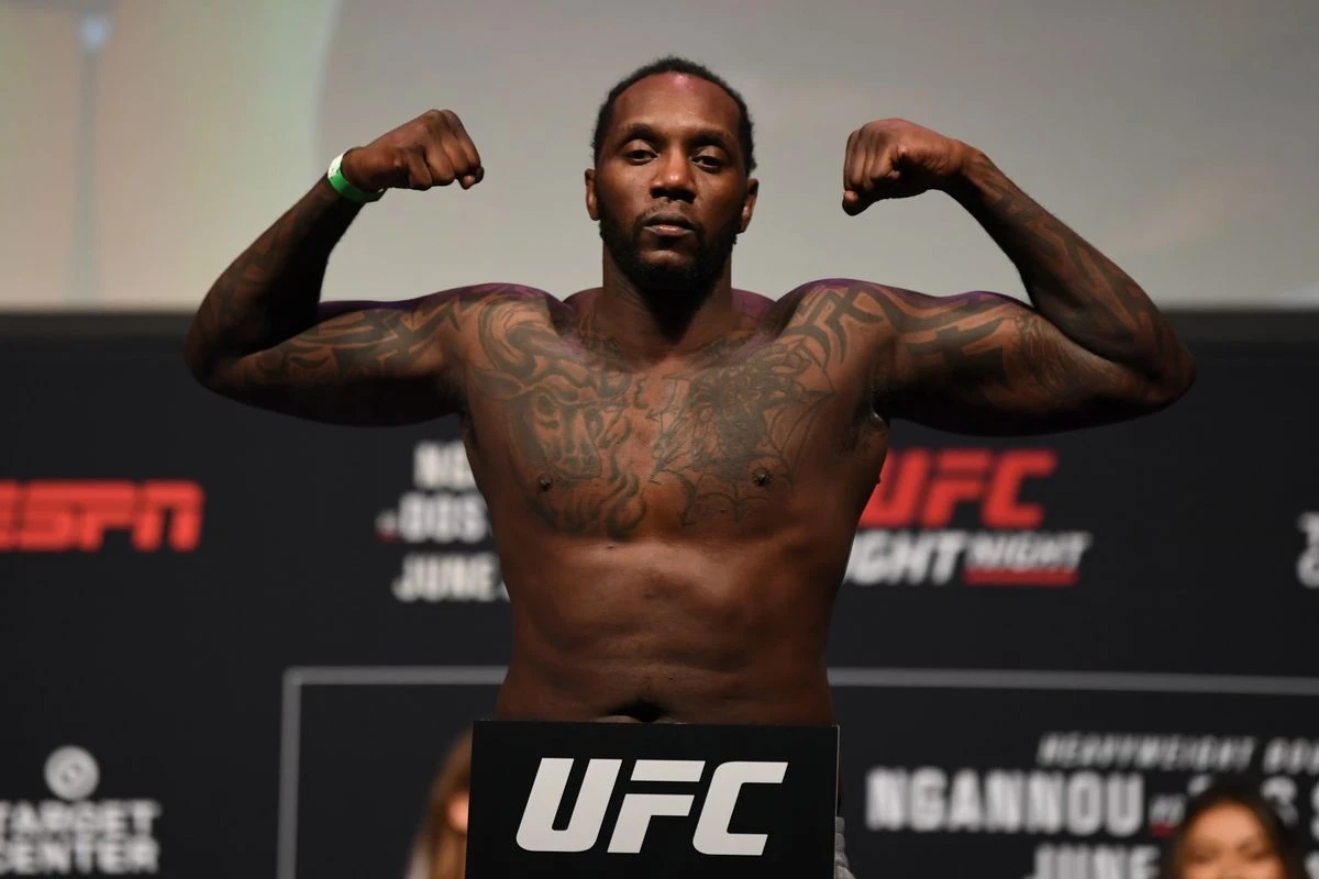 Боец UFC попался на кокаине и избежал наказания
