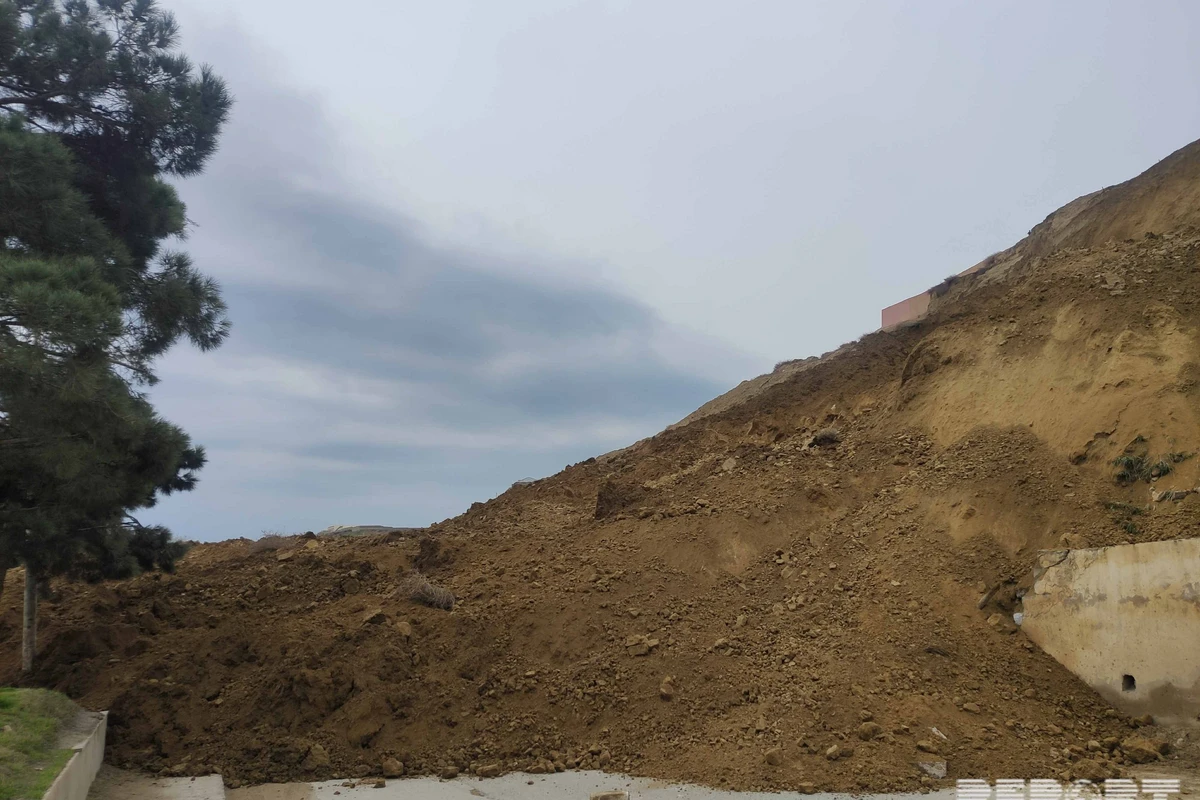 Badamdarda sürüşmə magistral yola doğru gedib -  Təhlükə davam edir