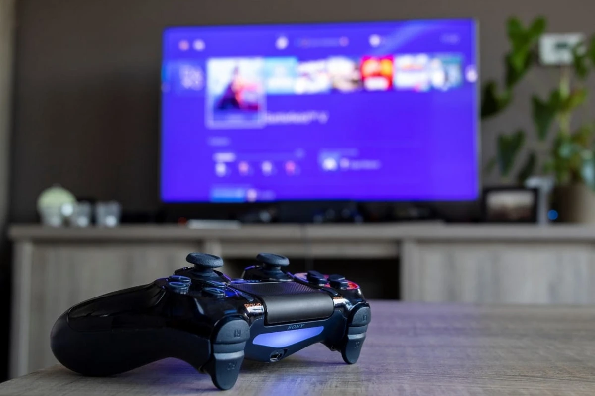 В Хырдалане неизвестный украл из объекта PS4 - ВИДЕО