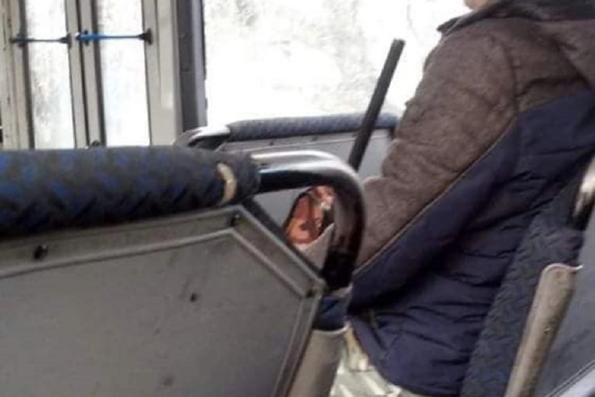 Bakıda avtobusda silahlı görüntüsü yayılan şəxs müəyyənləşdirilib - FOTO