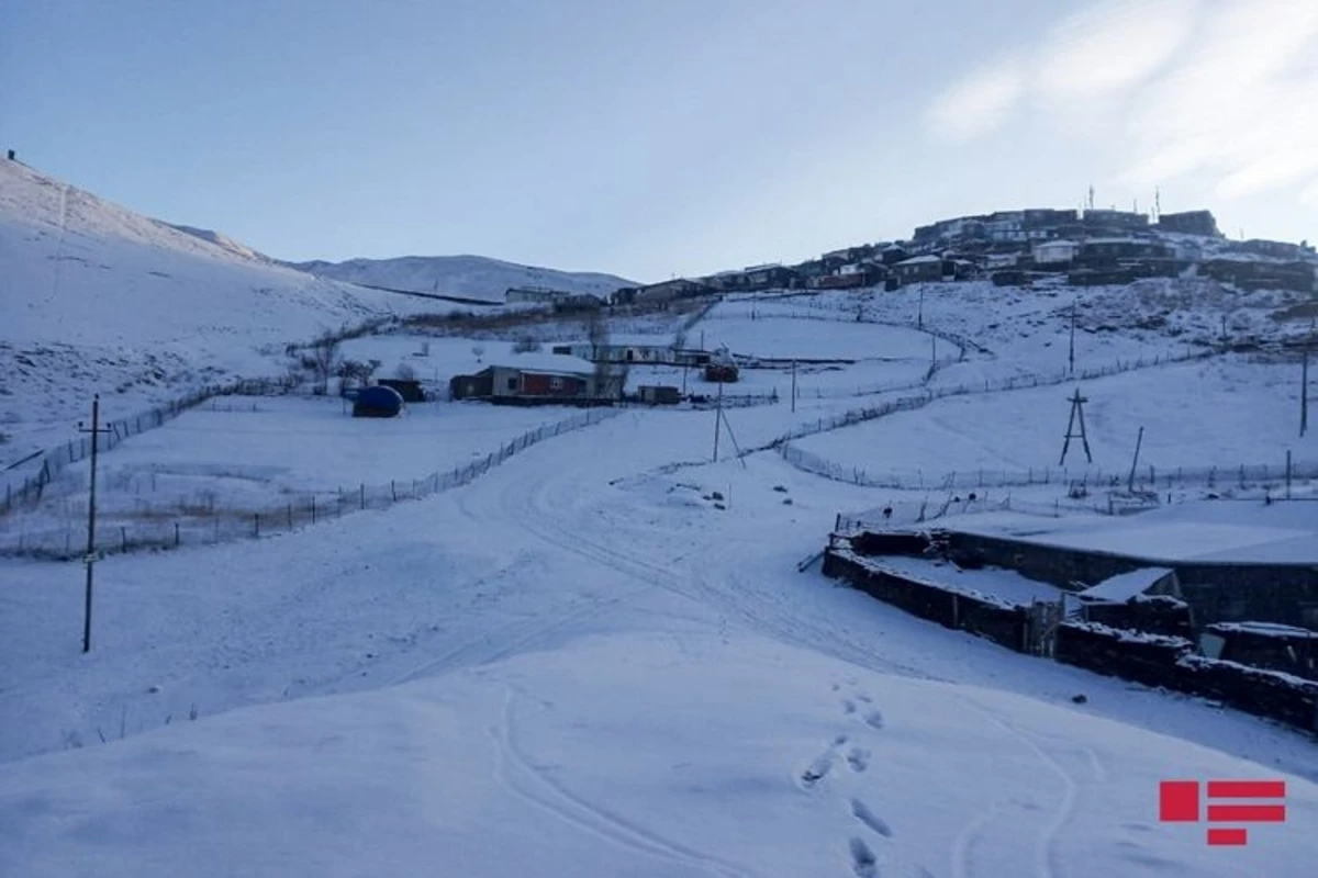 Azərbaycanda temperatur - 11 dərəcəyə endi, 8 sm qalınlıqda qar yağdı -FOTO Azərbaycanda temperatur - 11 dərəcəyə endi, 8 sm qalınlıqda qar yağdı -FOTO