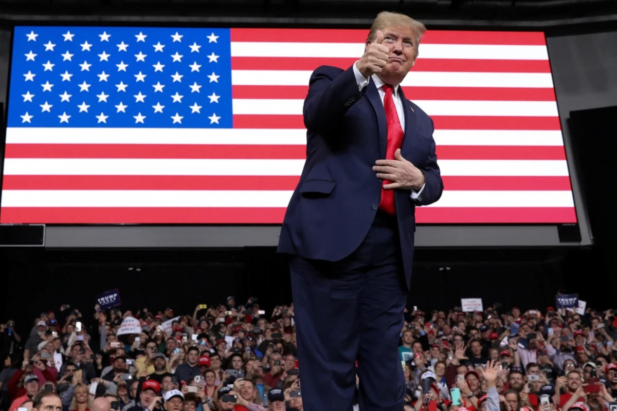 Трамп поддержал протестующих в Иране на фарси - ФОТО