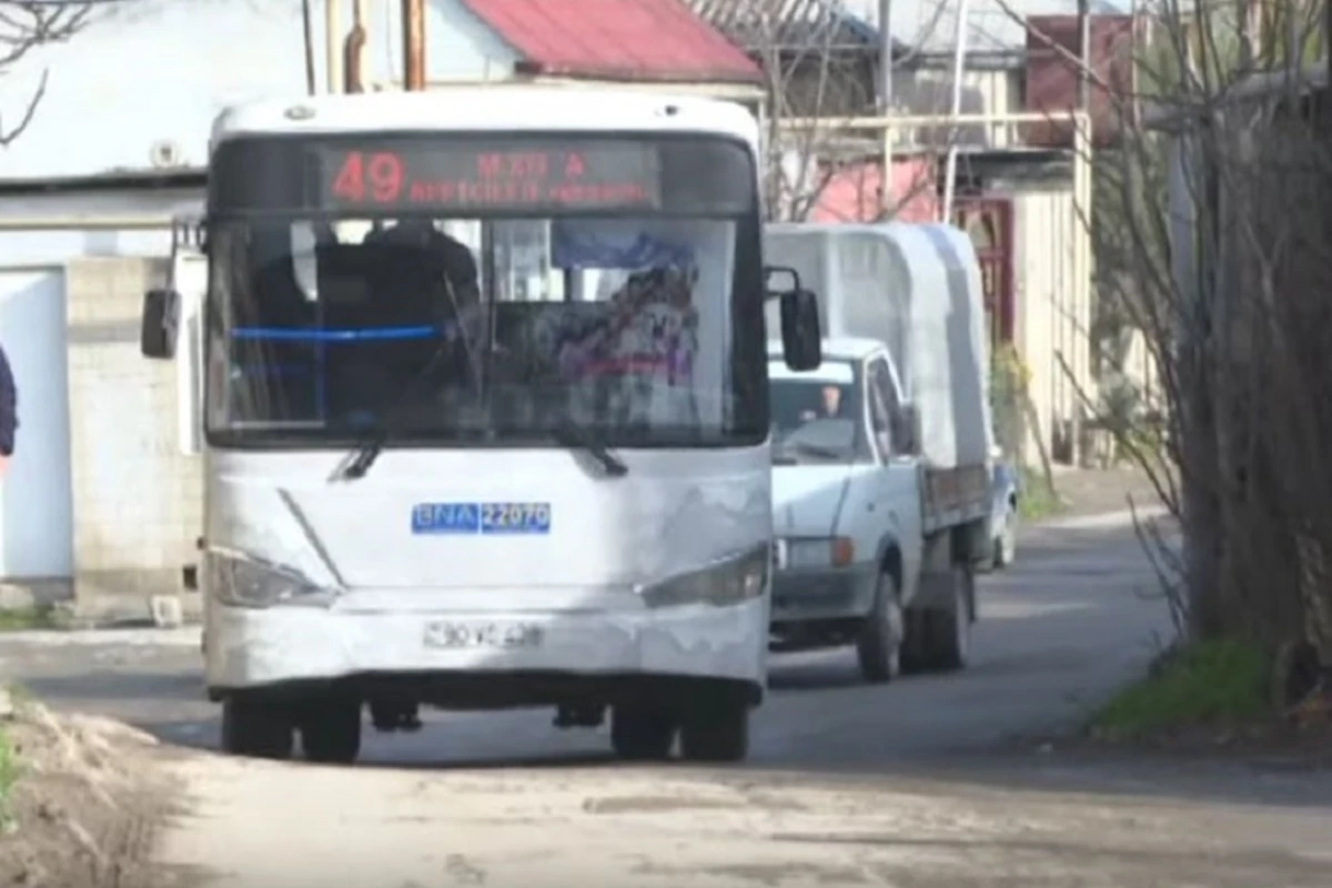 Bakıda avtobus sürücüsündən inanılmaz addım: Xeyli pulu tapıb sahibinə qaytardı - VİDEO Bakıda avtobus sürücüsündən inanılmaz addım: Xeyli pulu tapıb sahibinə qaytardı - VİDEO