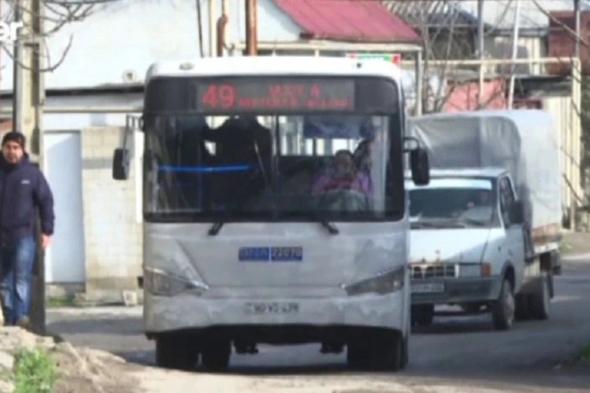 Поступок водителя бакинского автобуса взорвал соцсети - ВИДЕО