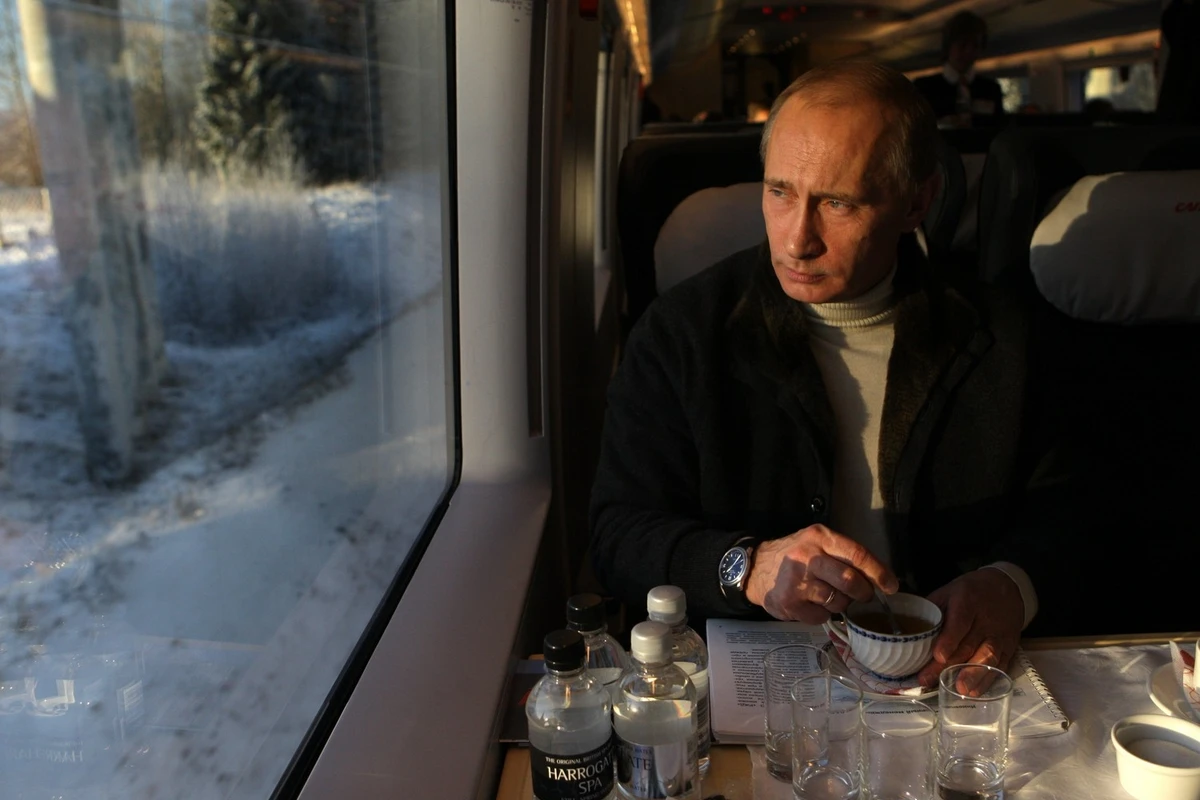 Опубликована новая серия редких ФОТО Путина