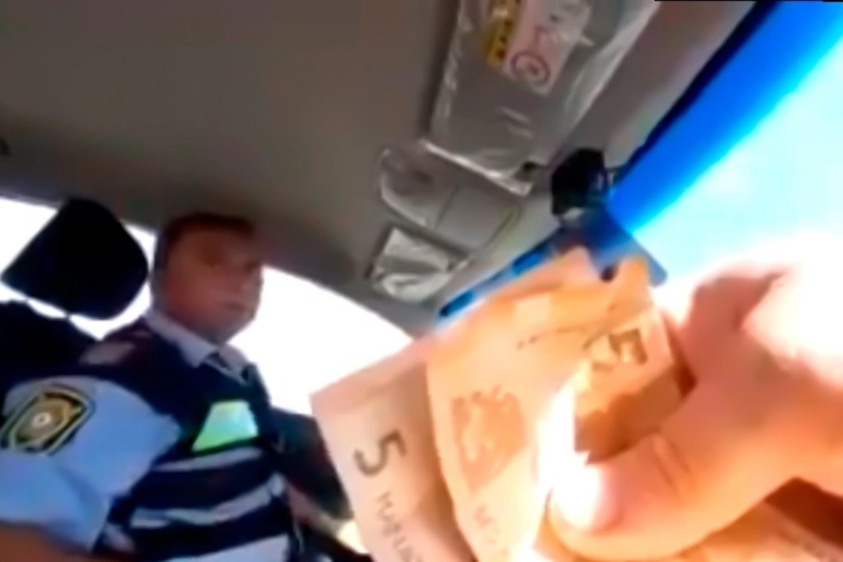 В Азербайджане гаишник поплатился из-за 10 манатов - ВИДЕО