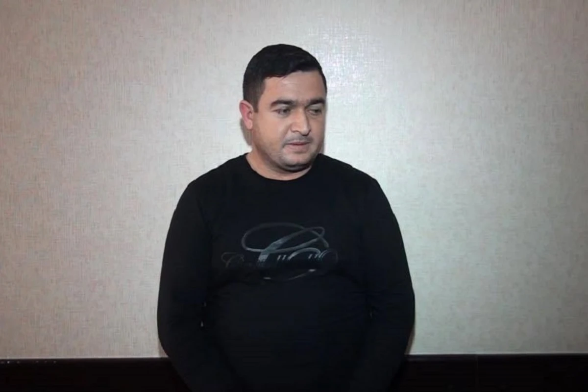 Bu şəxs insanları iş, təqaüd və sosial yardım düzəltmək adı ilə aldatdı Bu şəxs insanları iş, təqaüd və sosial yardım düzəltmək adı ilə aldatdı