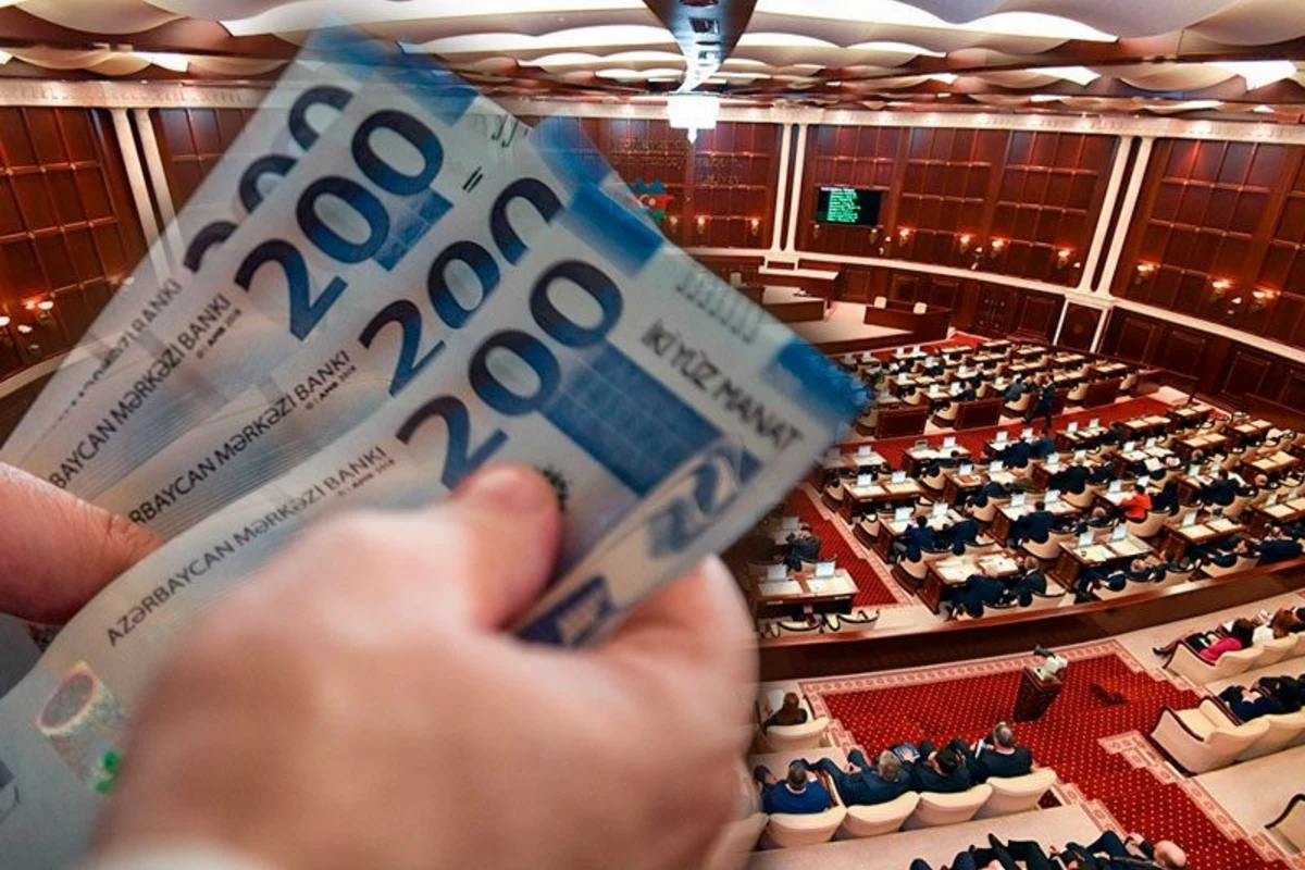 Депутатам выплатили 730 манатов на Новый год