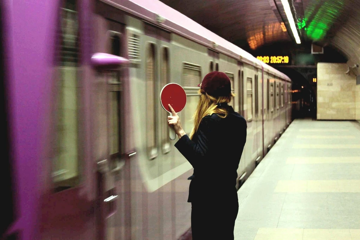 Bakı metrosunda qatı tüstü - Görməni məhdudlaşdırdı