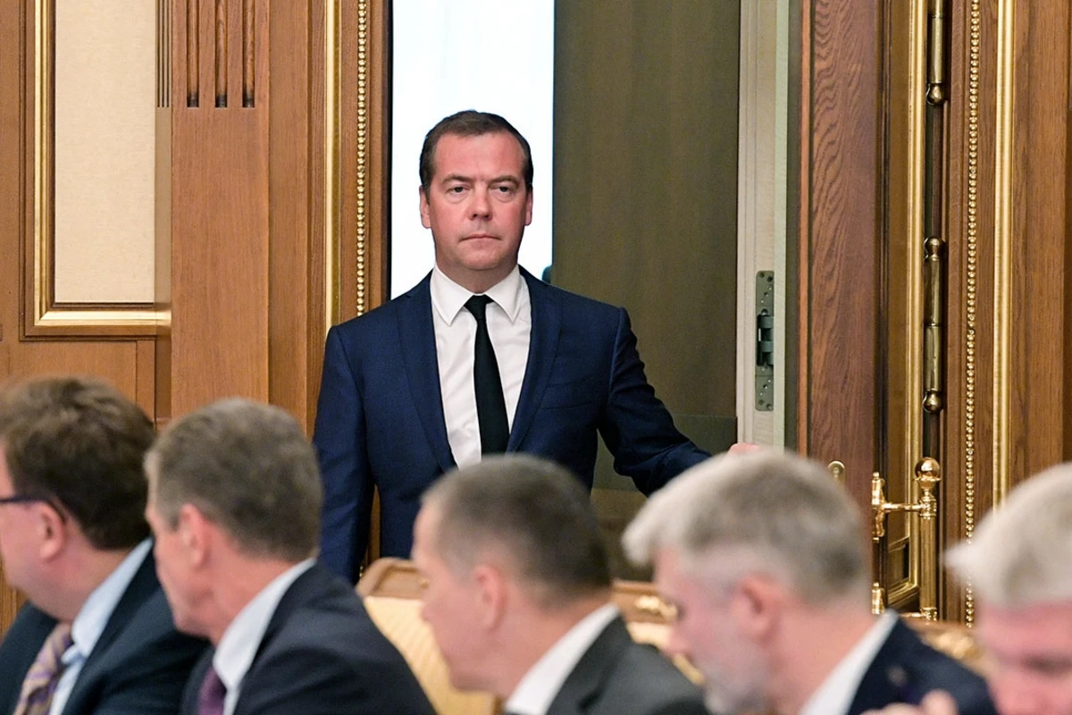 Медведев впервые заговорил после отставки