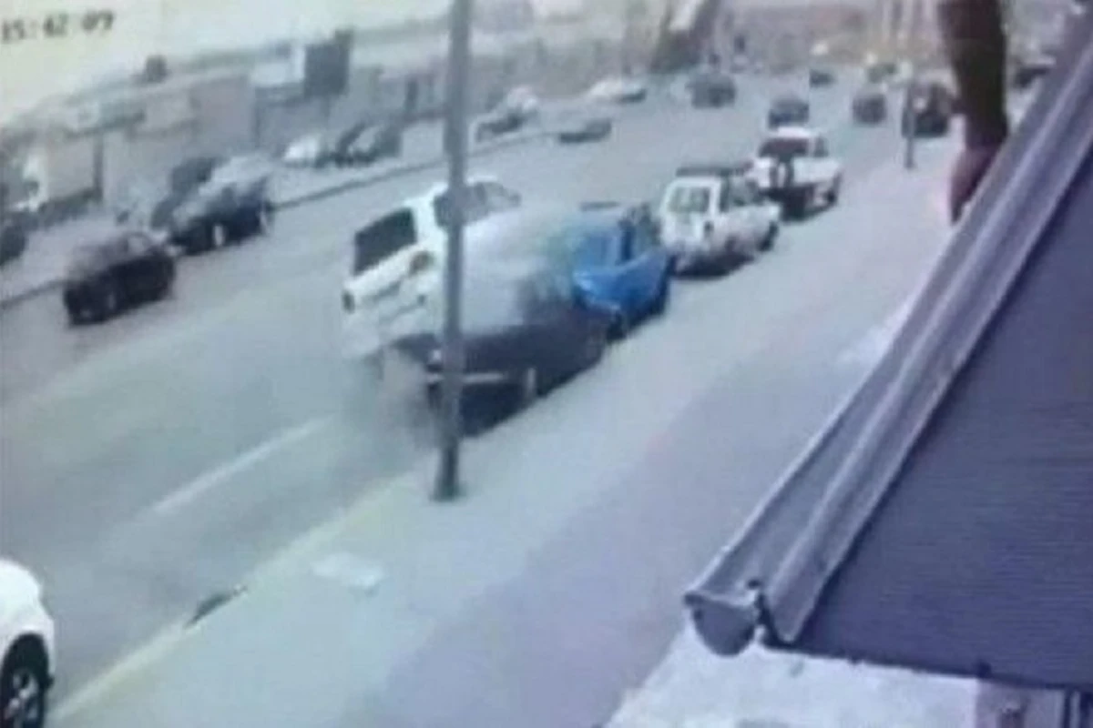 Ağır qəza: “Toyota” eyni anda dörd avtomobili əzdi - ANBAAN VİDEO Ağır qəza: “Toyota” eyni anda dörd avtomobili əzdi - ANBAAN VİDEO