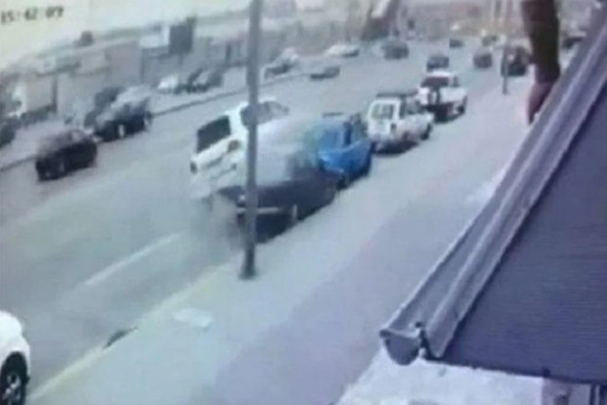 В Баку Toyota разнесла сразу четыре автомобиля - ВИДЕО