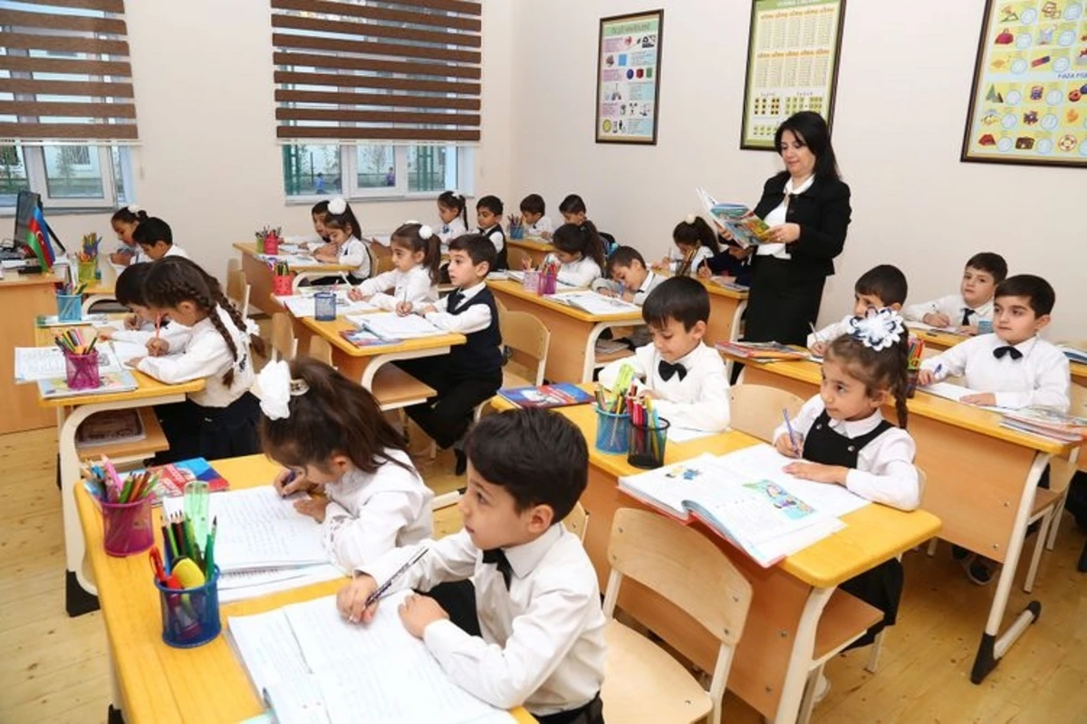 Azərbaycanda şagirdlərin yerdəyişməsi müvəqqəti dayandırılır