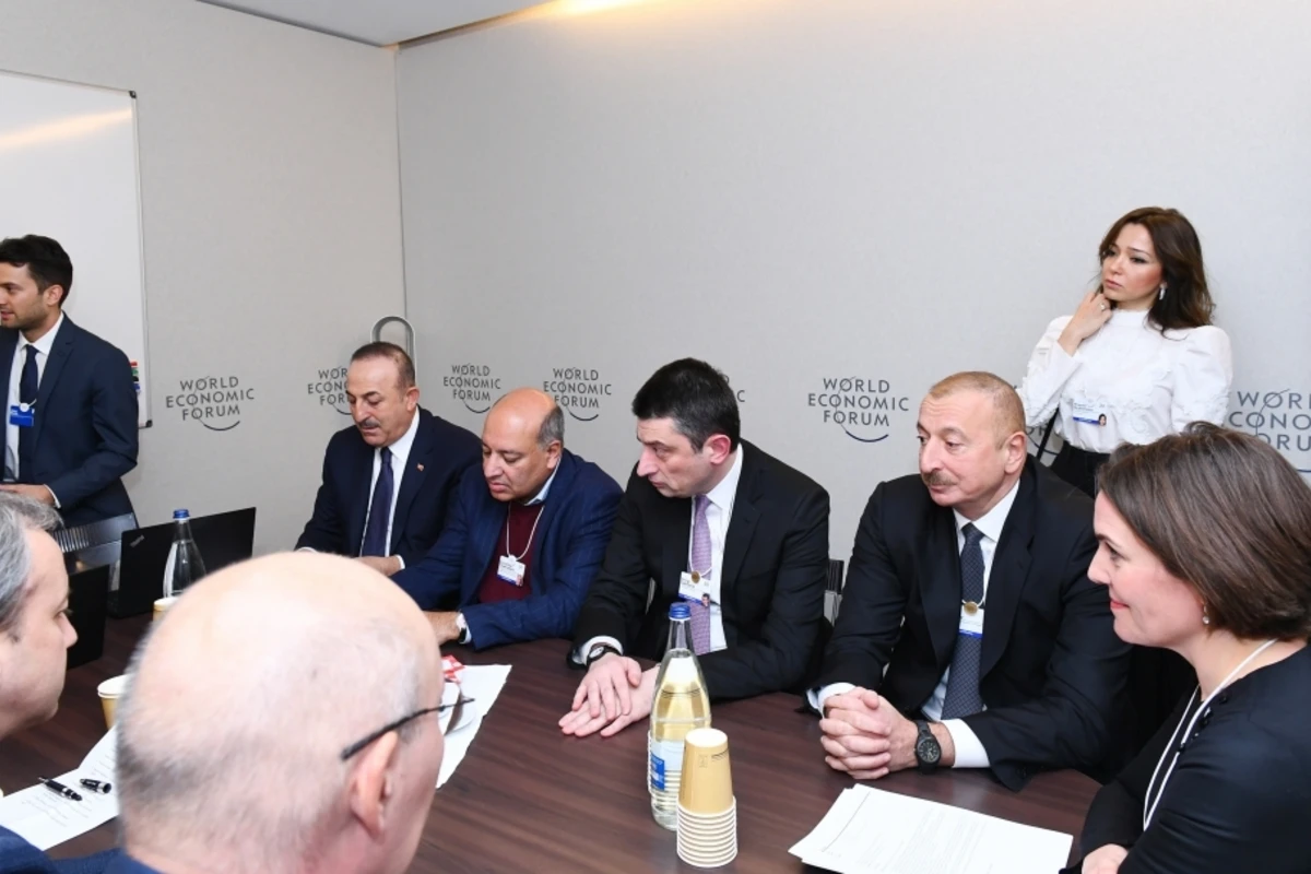 İlham Əliyev Davosda iclasda iştirak edib İlham Əliyev Davosda iclasda iştirak edib