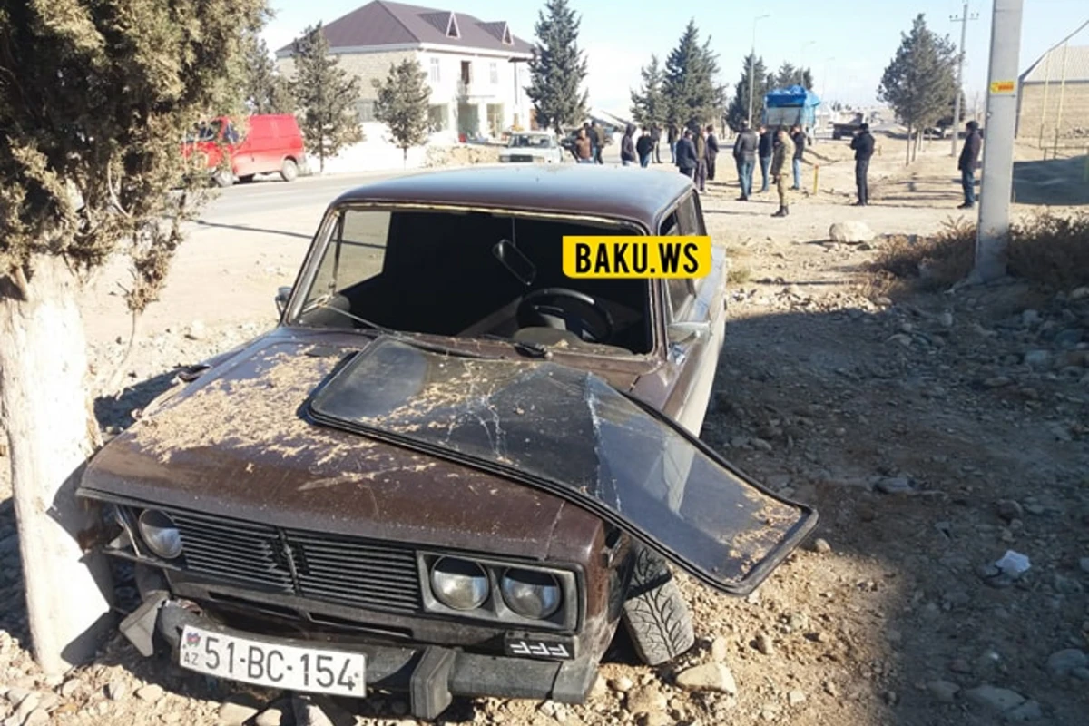 İdarəetməni itirib avtomobilini ağaca çırpdı - FOTO