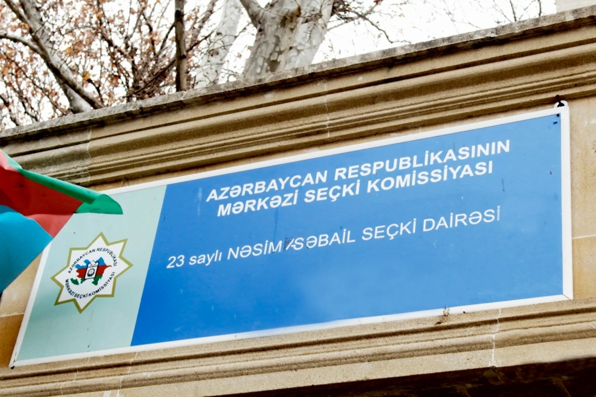 23 saylı Nəsimi-Səbail seçki dairəsində plakatları kim sökür? 23 saylı Nəsimi-Səbail seçki dairəsində plakatları kim sökür?