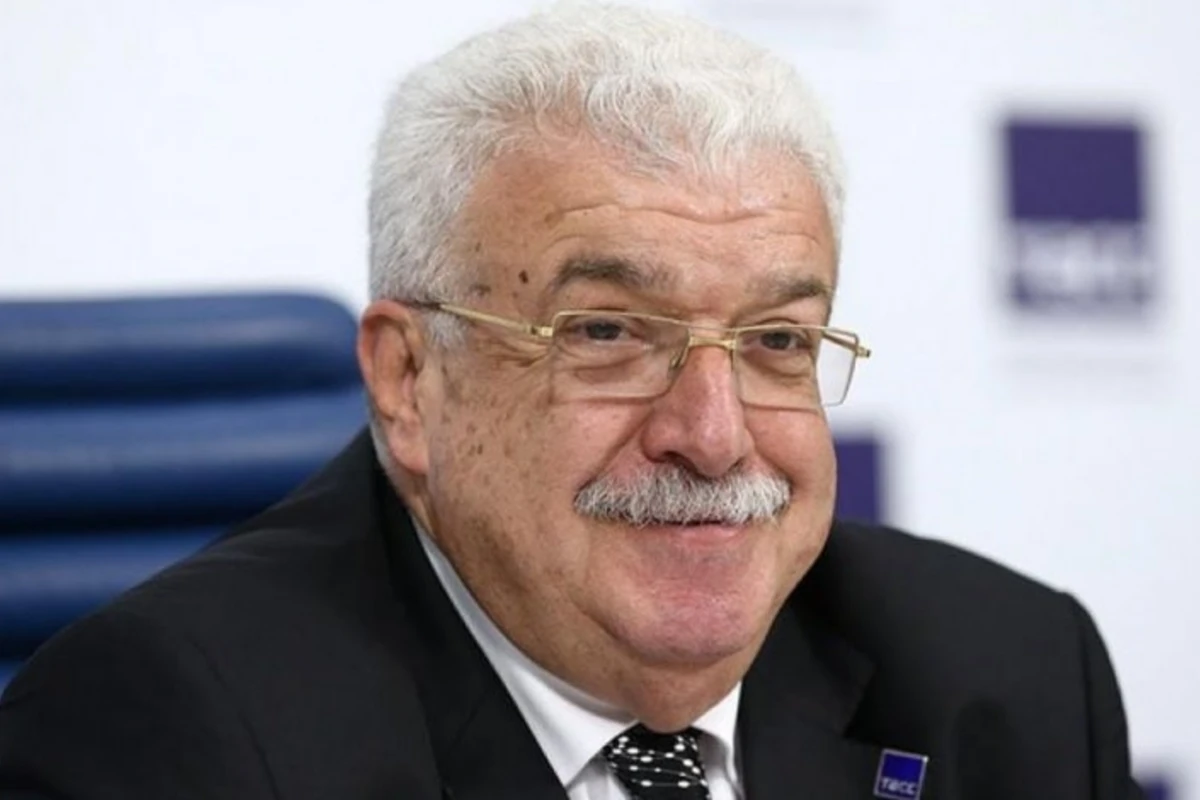 Михаил Гусман награжден орденом Шараф