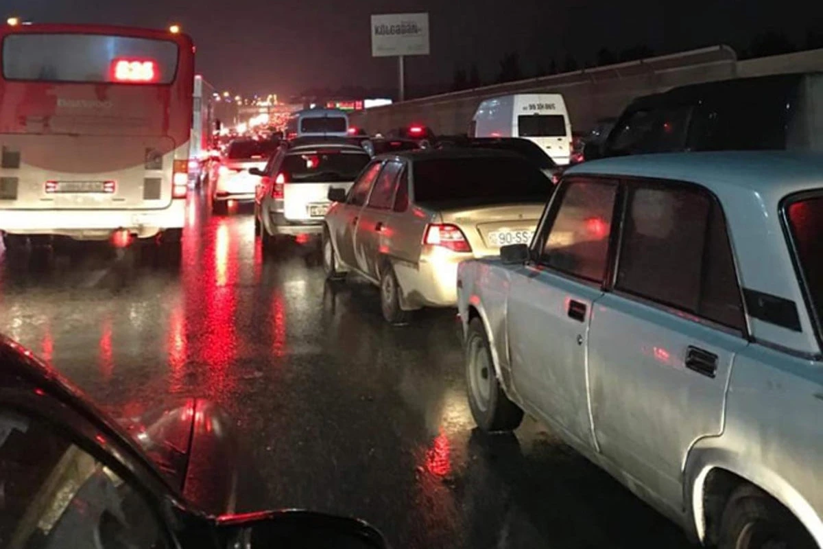 Bakı-Sumqayıt yolunda böyük tıxac yaranıb - FOTO