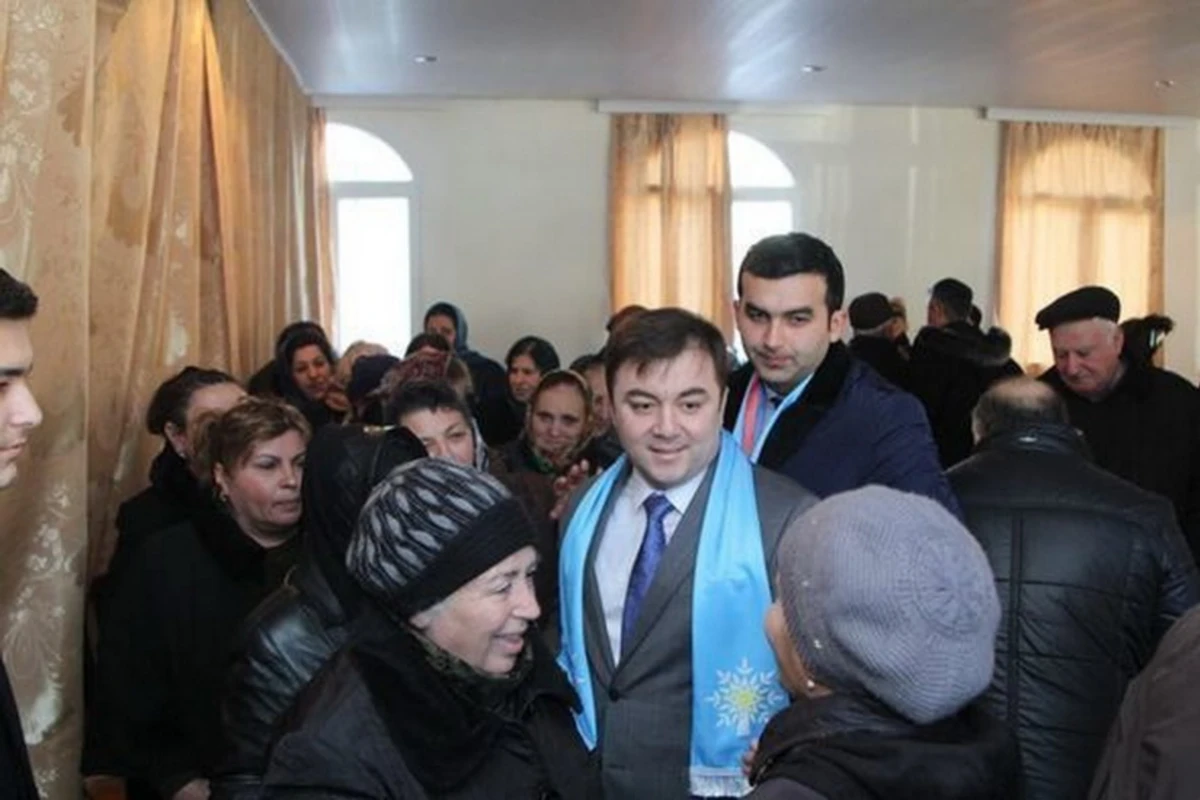 Кандидат в депутаты Эмин Гаджиев надеется на партию Yeni Azərbaycan и своих избирателей - ВИДЕО
