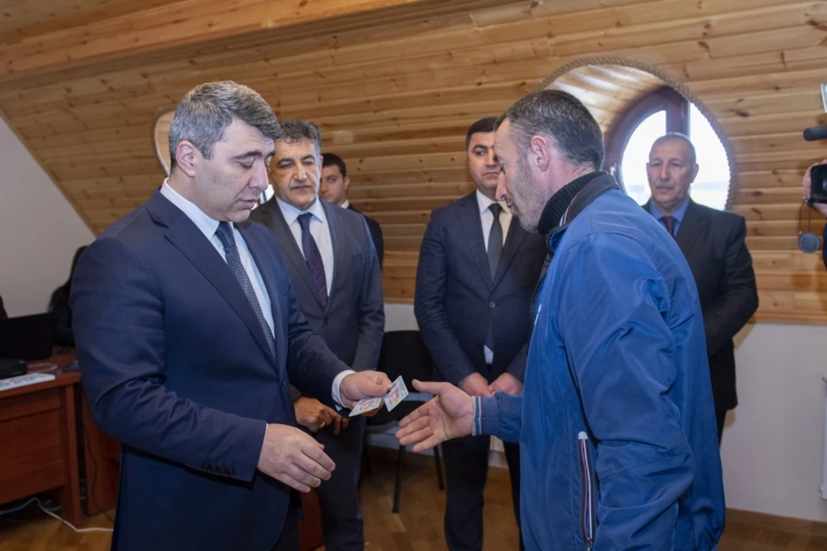 Kənd Təsərrüfatı naziri Saatlıda vətəndaşları qəbul edib Kənd Təsərrüfatı naziri Saatlıda vətəndaşları qəbul edib