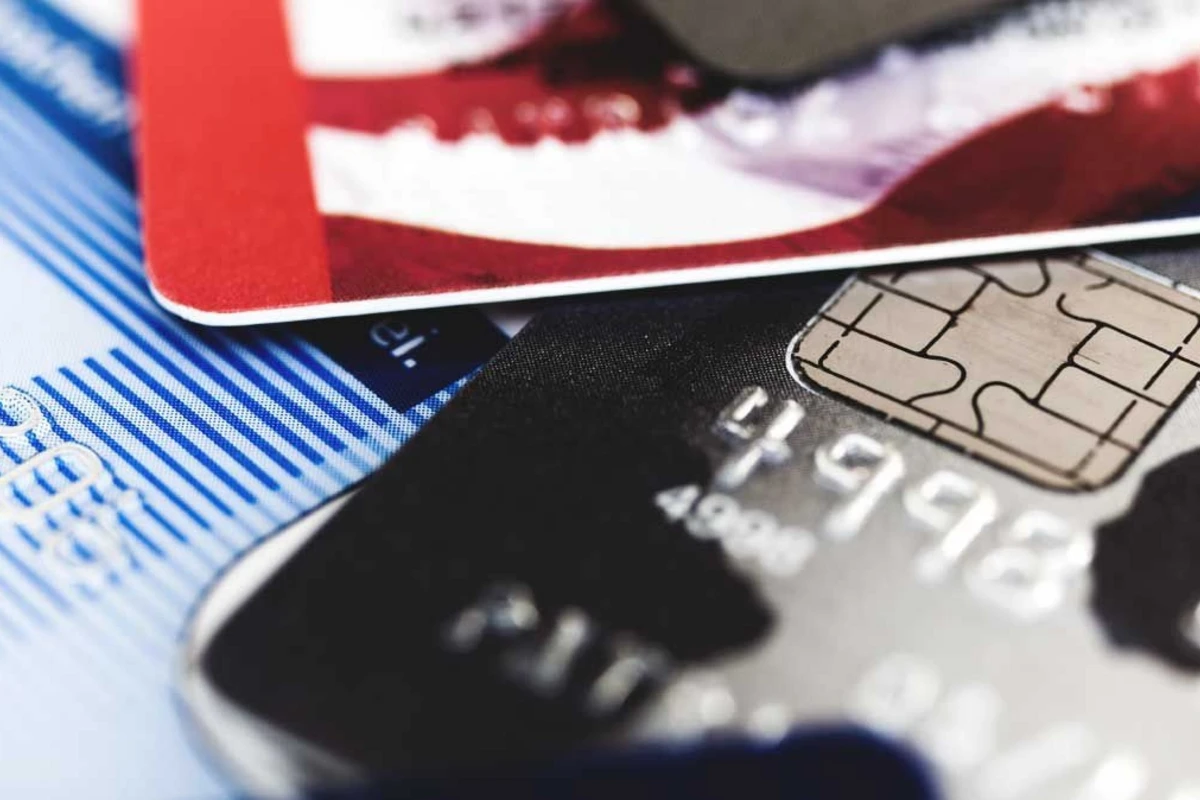 Ər və arvadın bank kartlarından pul oğurlanıb