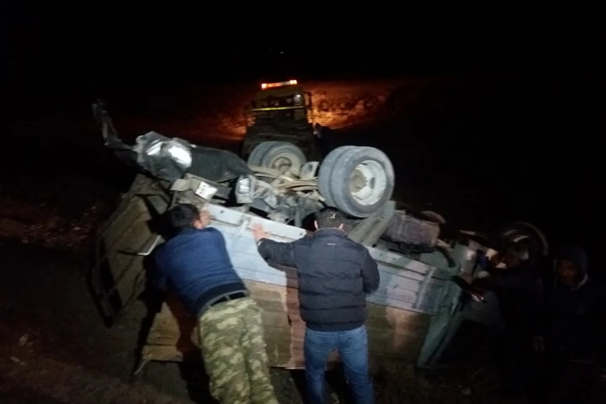 Bakı-Qazax yolunda zəncirvari qəza - Maşınlardan biri aşdı - FOTO Bakı-Qazax yolunda zəncirvari qəza - Maşınlardan biri aşdı - FOTO