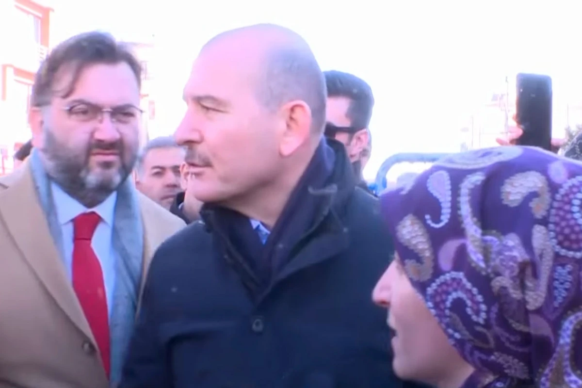 Türk nazir dağıntılar altından çıxarılan həmyerlimizin problemini yerində həll etdi - VİDEO Türk nazir dağıntılar altından çıxarılan həmyerlimizin problemini yerində həll etdi - VİDEO