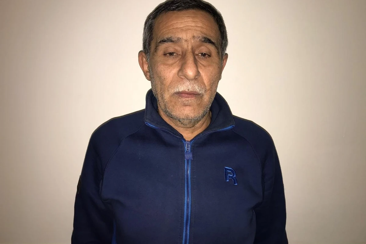 Polis tapança ilə gəzən Natiqi tutdu - FOTO Polis tapança ilə gəzən Natiqi tutdu - FOTO