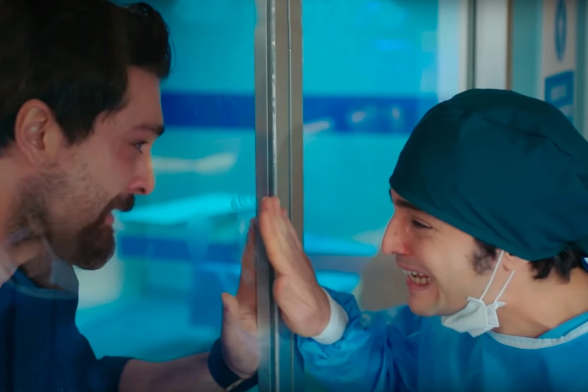 Mucize Doktorun kuliminasiya anı - Qəhrəman ölümcül virusa yoluxdu - VİDEO Mucize Doktorun kuliminasiya anı - Qəhrəman ölümcül virusa yoluxdu - VİDEO