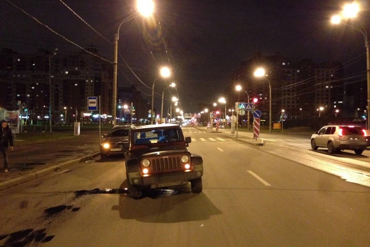 В Азербайджане пьяный водитель Jeep совершил ДТП: пострадали 4 сотрудника полиции