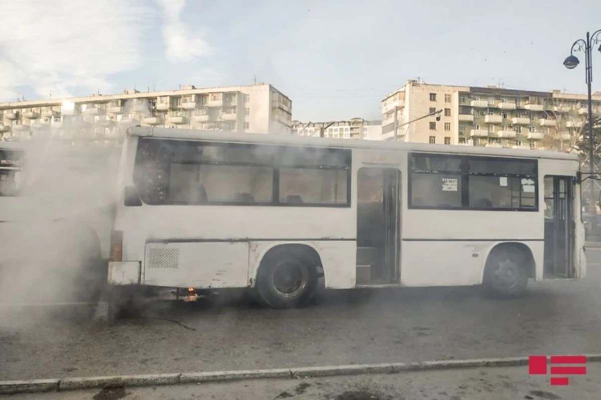 В Баку столкнулись два автобуса, пострадали 9 человек