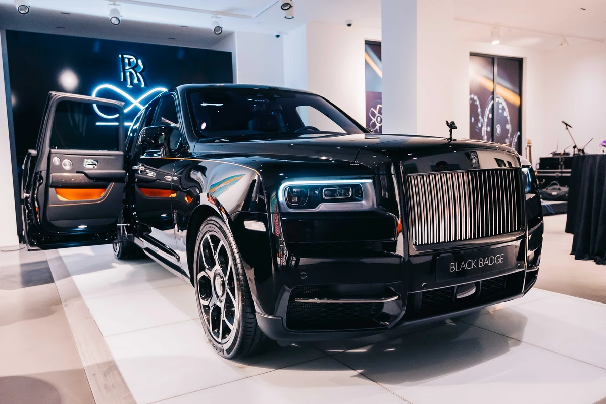 Компания Improtex Motors представила новый Rolls-Royce Cullinan Black Badge - ФОТО