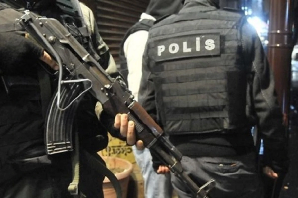 İstanbulda mafiyaların böyük müharibəsi - Azərbaycanlılar saxlanıldı - VİDEO İstanbulda mafiyaların böyük müharibəsi - Azərbaycanlılar saxlanıldı - VİDEO