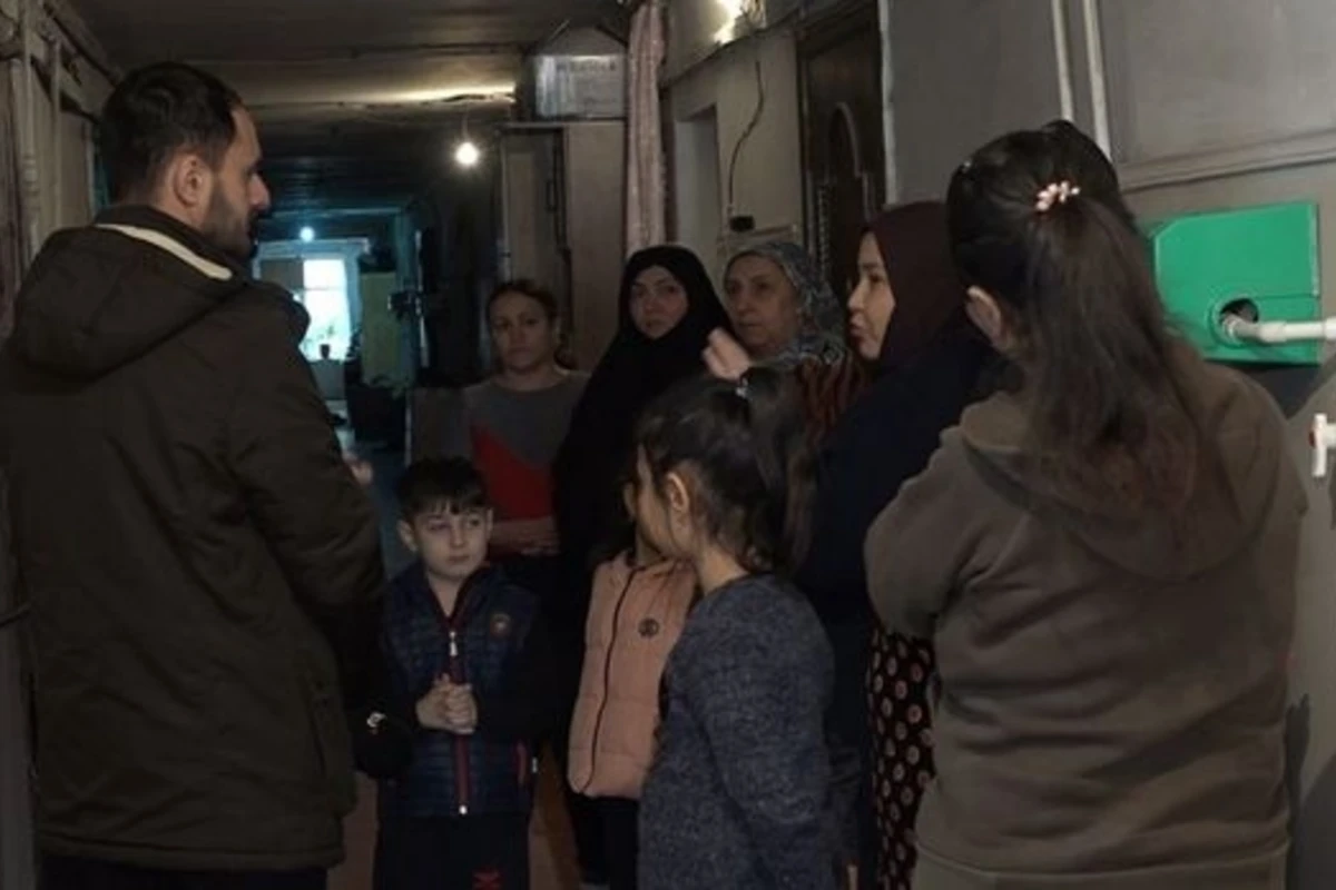 Qəzalı yataqxanada təhlükəli həyat: 91 ailə köməksiz qalıb - VİDEO