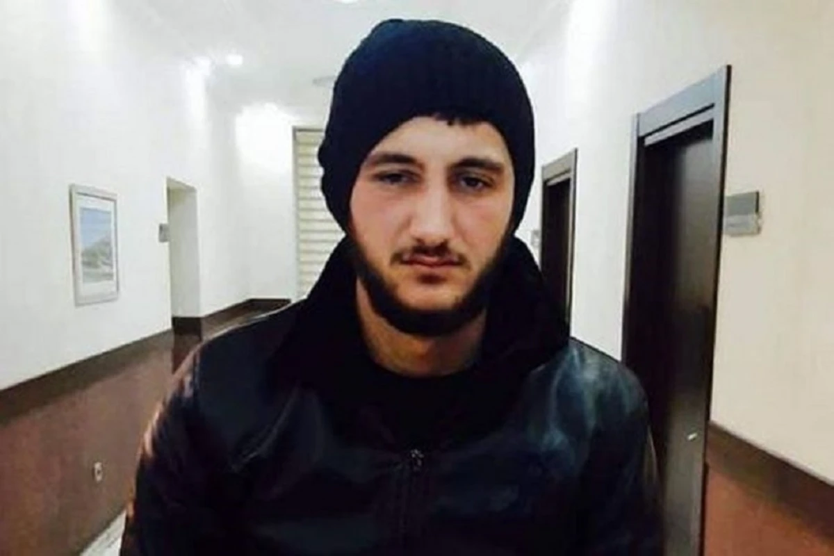 Bakıda polis avtomobili qarət etmək istəyən şəxsi tutub - FOTO