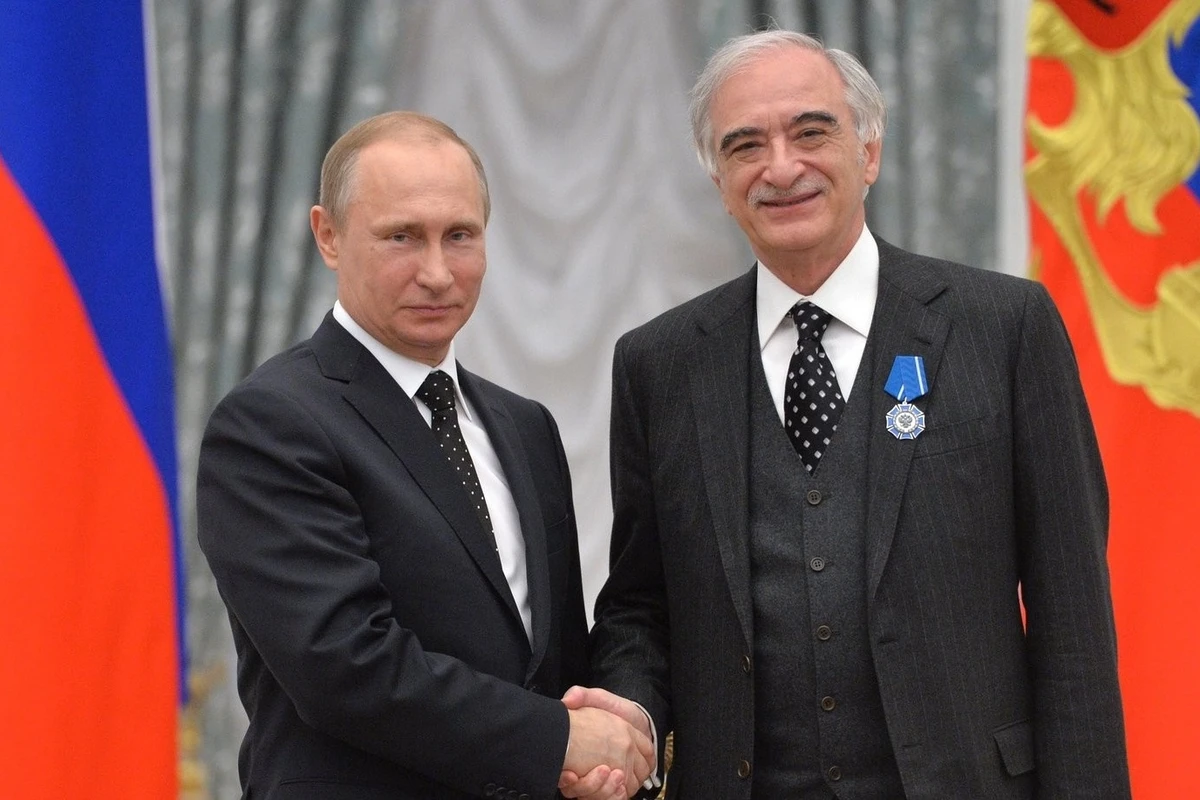 Putin Polad Bülbüloğlunu təbrik etdi