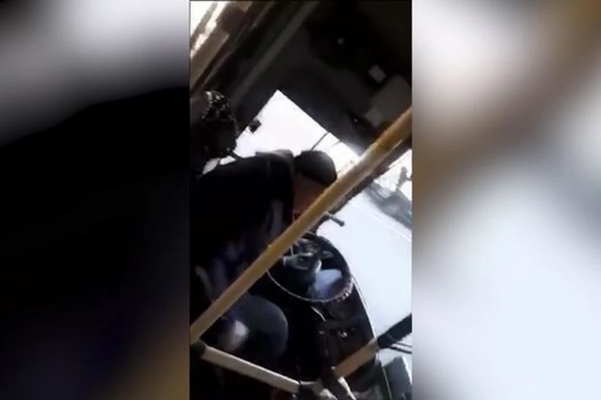 Халатность водителя маршрутного автобуса в Баку - ВИДЕО
