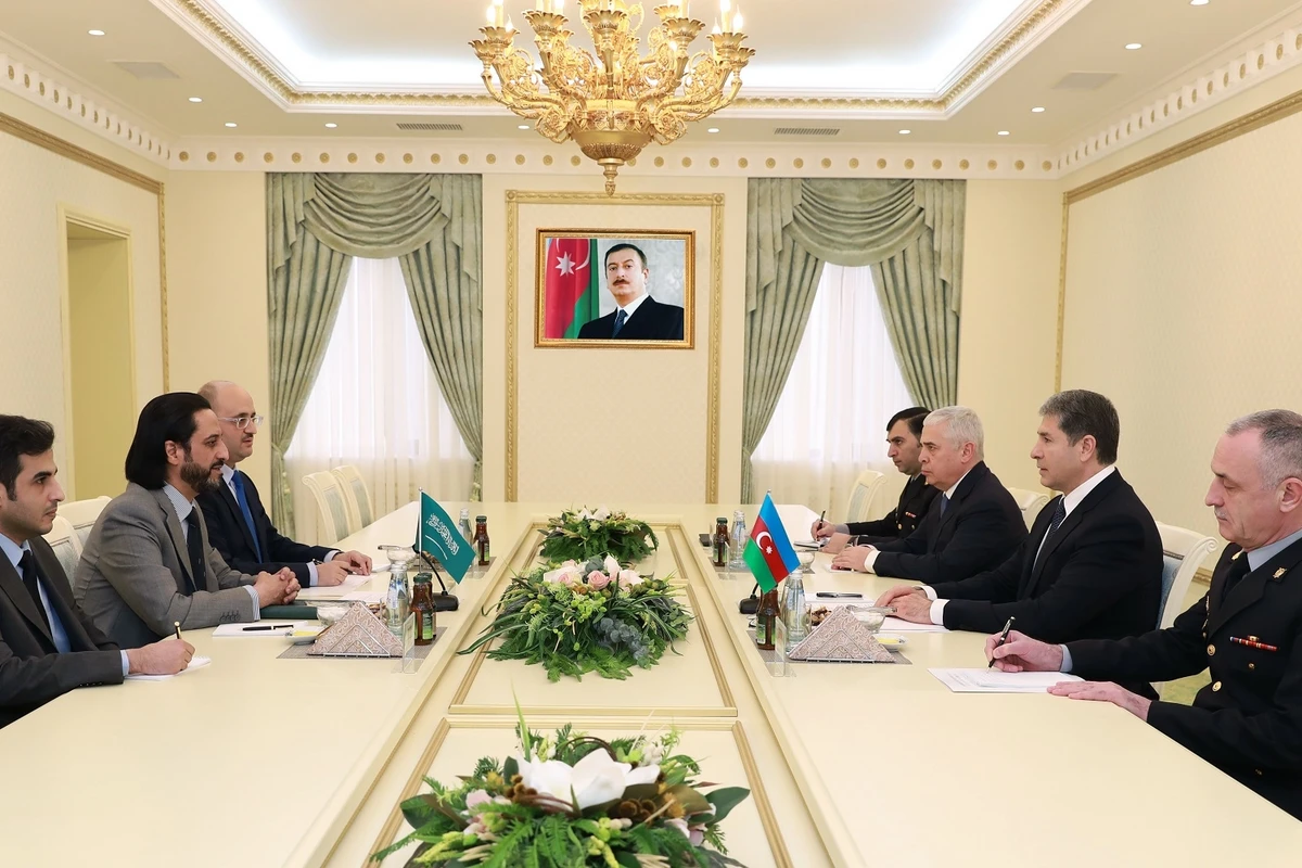 Vilayət Eyvazov ərəb səfiri qəbul etdi